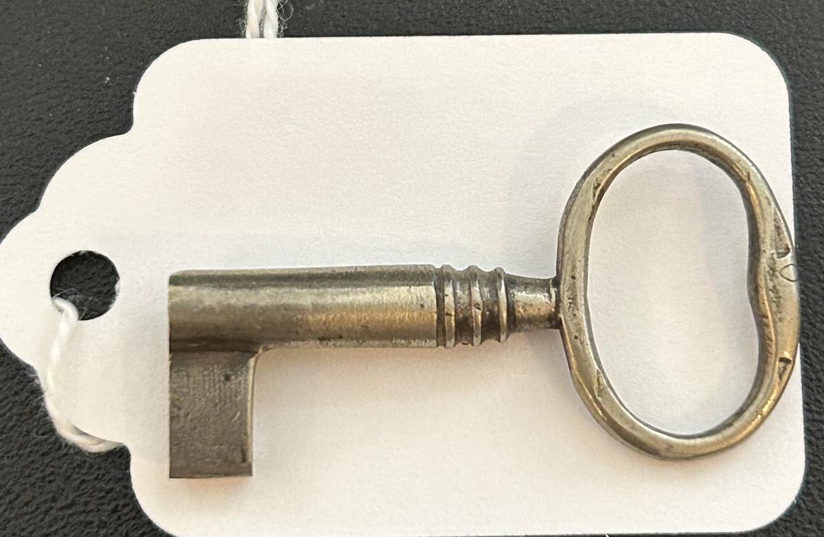 2024.0014.015 B Key, Metals, Reg Image, overall