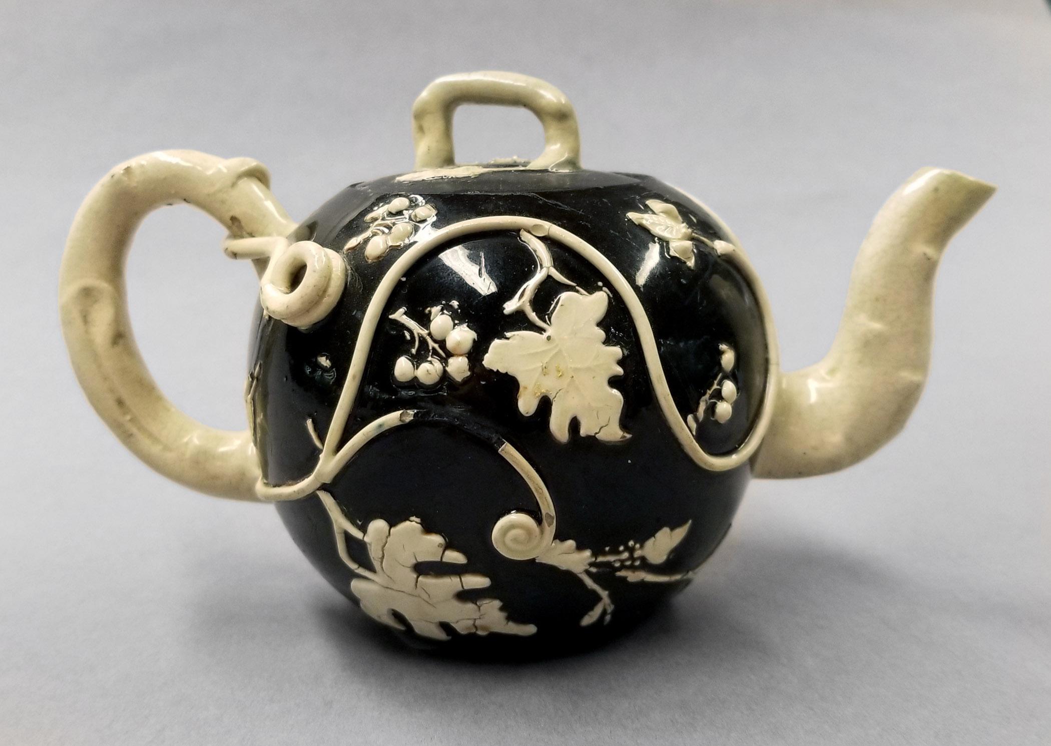 2024.0014.022 A,B  Teapot side 2