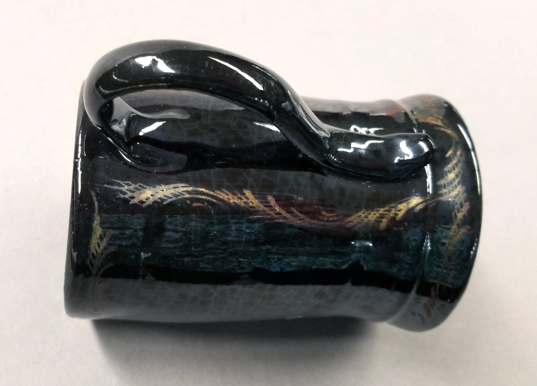 2024.0014.023  Mug handle side detail