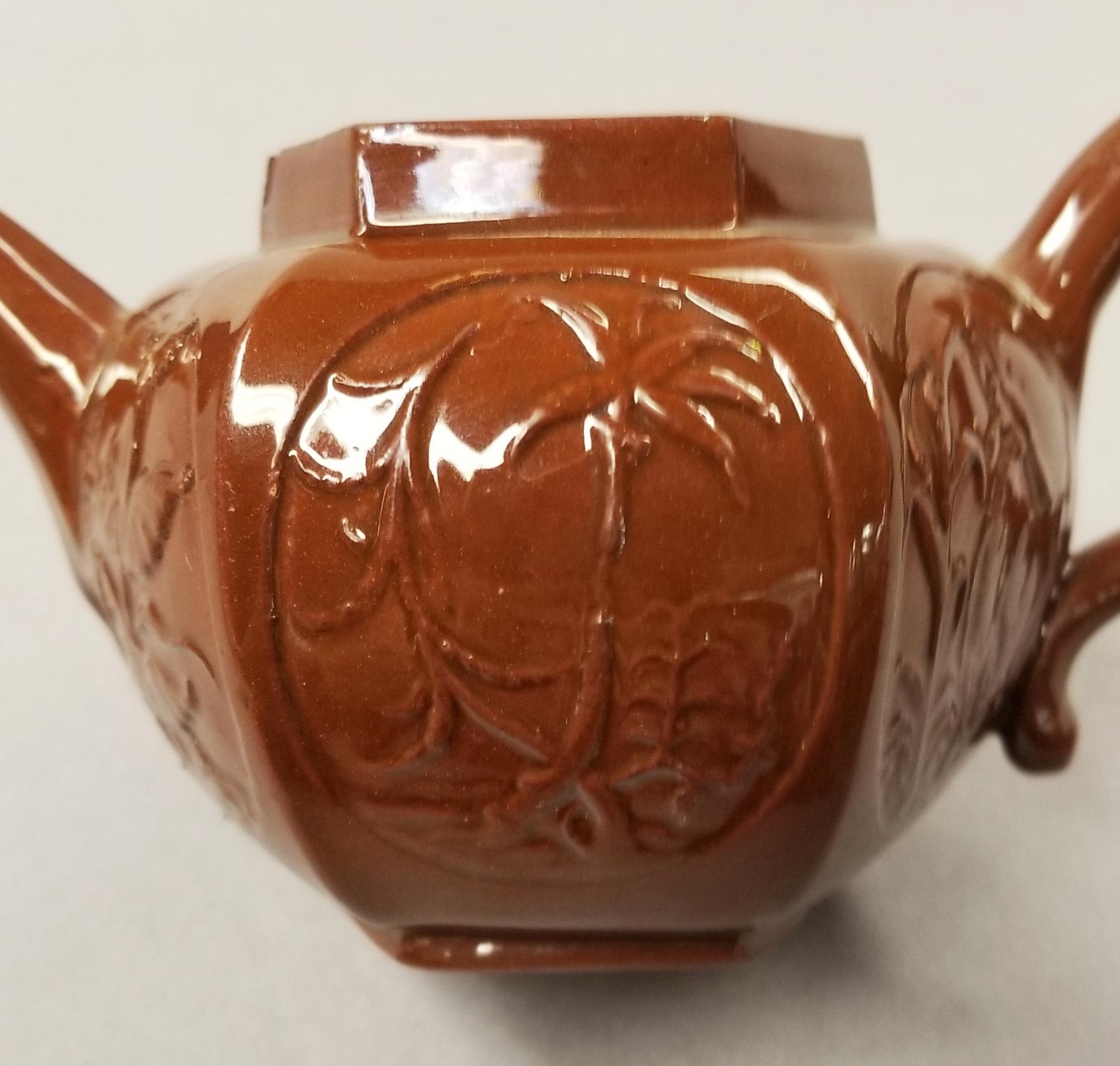 2024.0014.025 A,B Teapot detail 2
