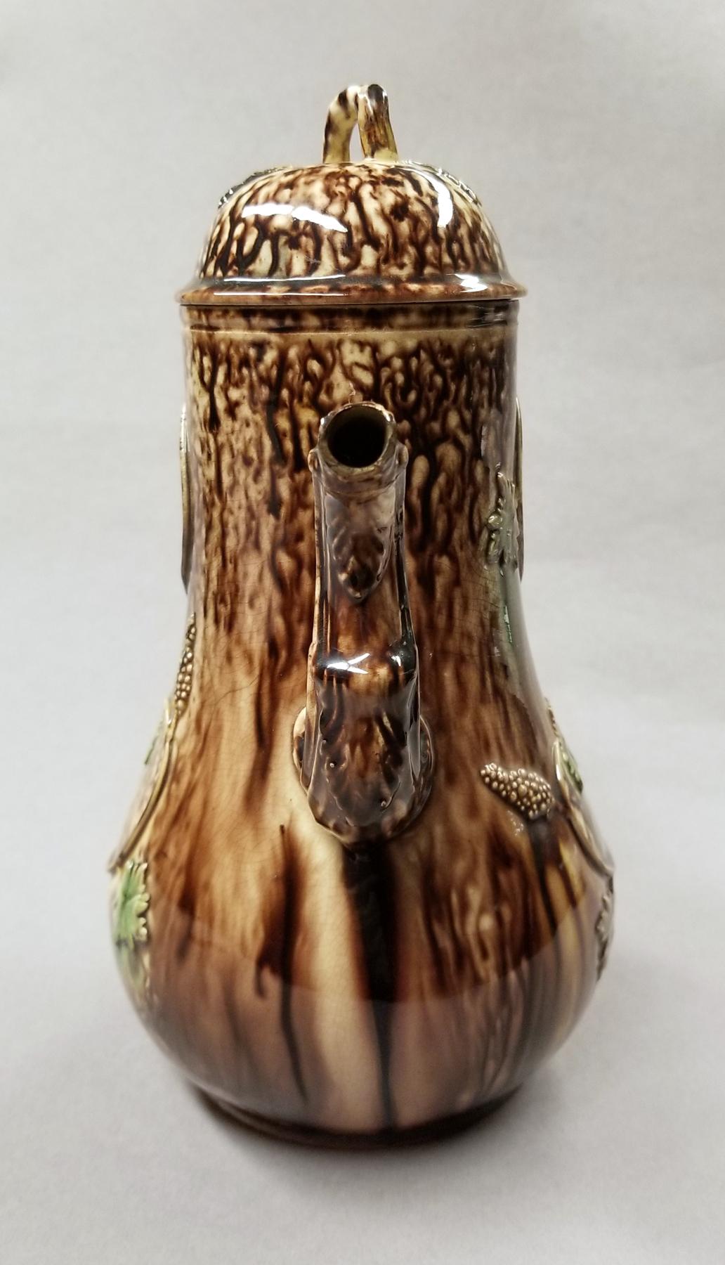 2024.0014.030 A,B Coffeepot side 2