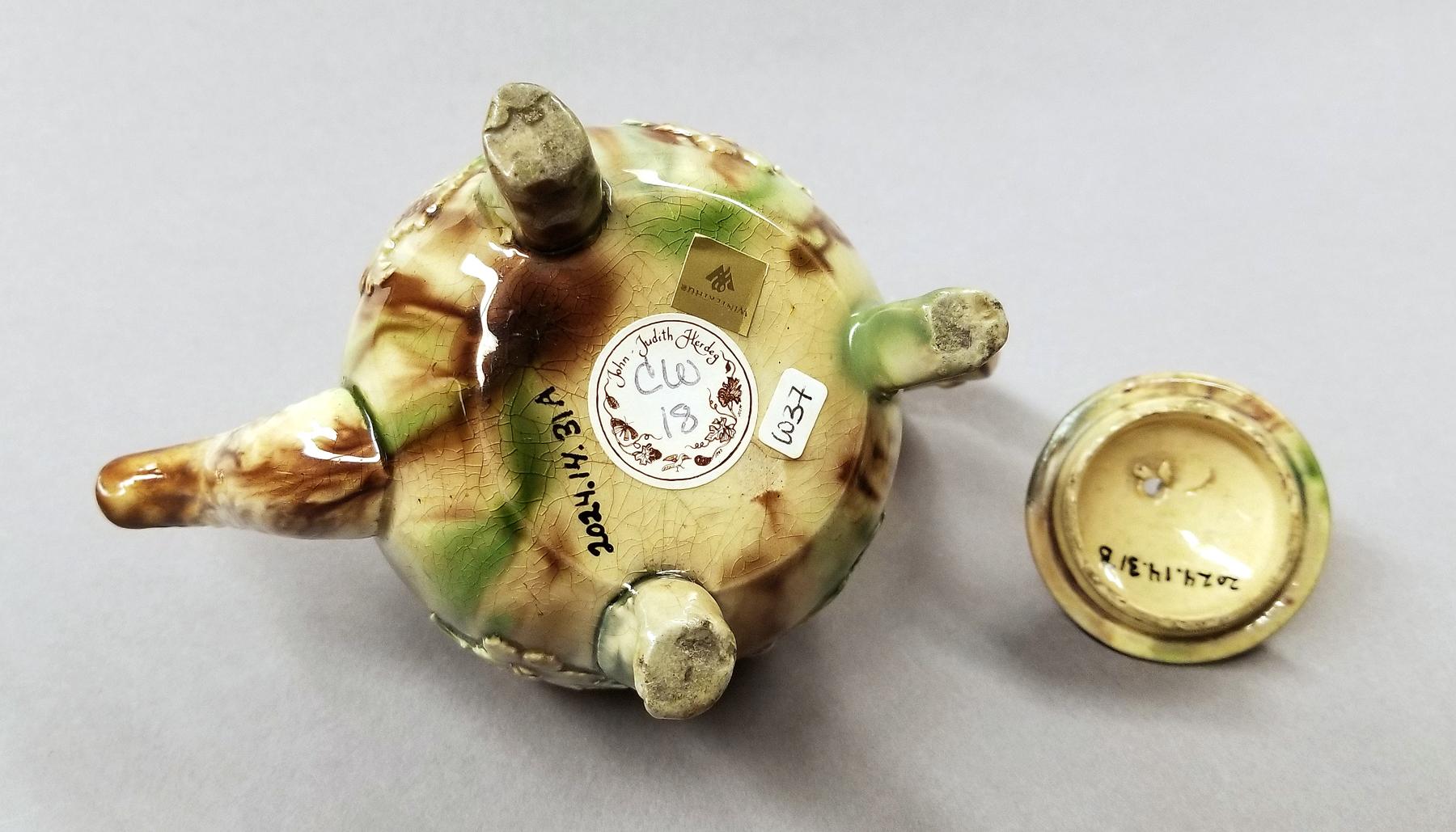2024.0014.031 A,B Teapot bottom