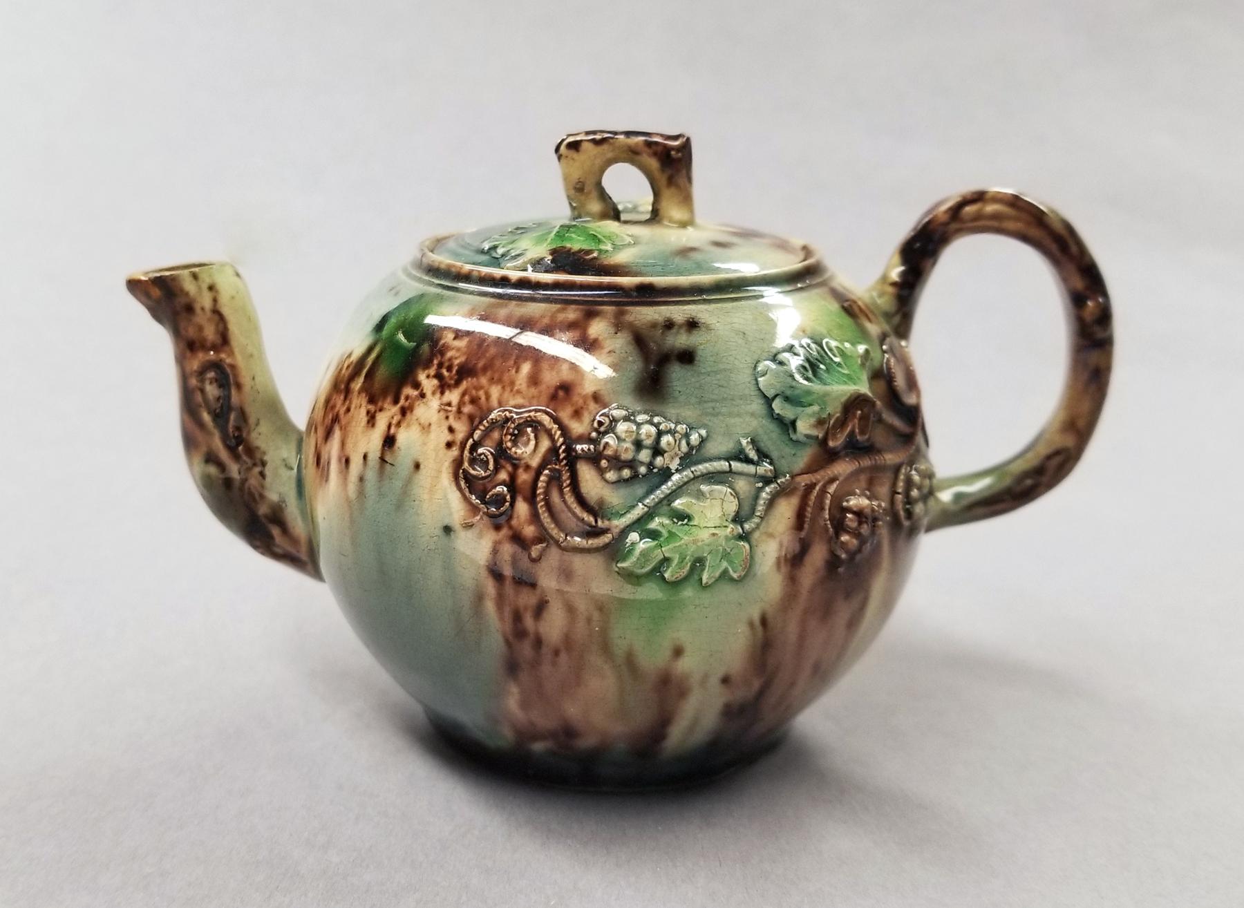 2024.0014.032 A,B Teapot side 1