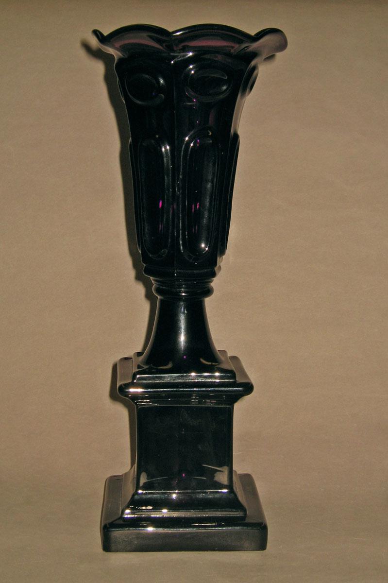 1959.2999 Glass vase