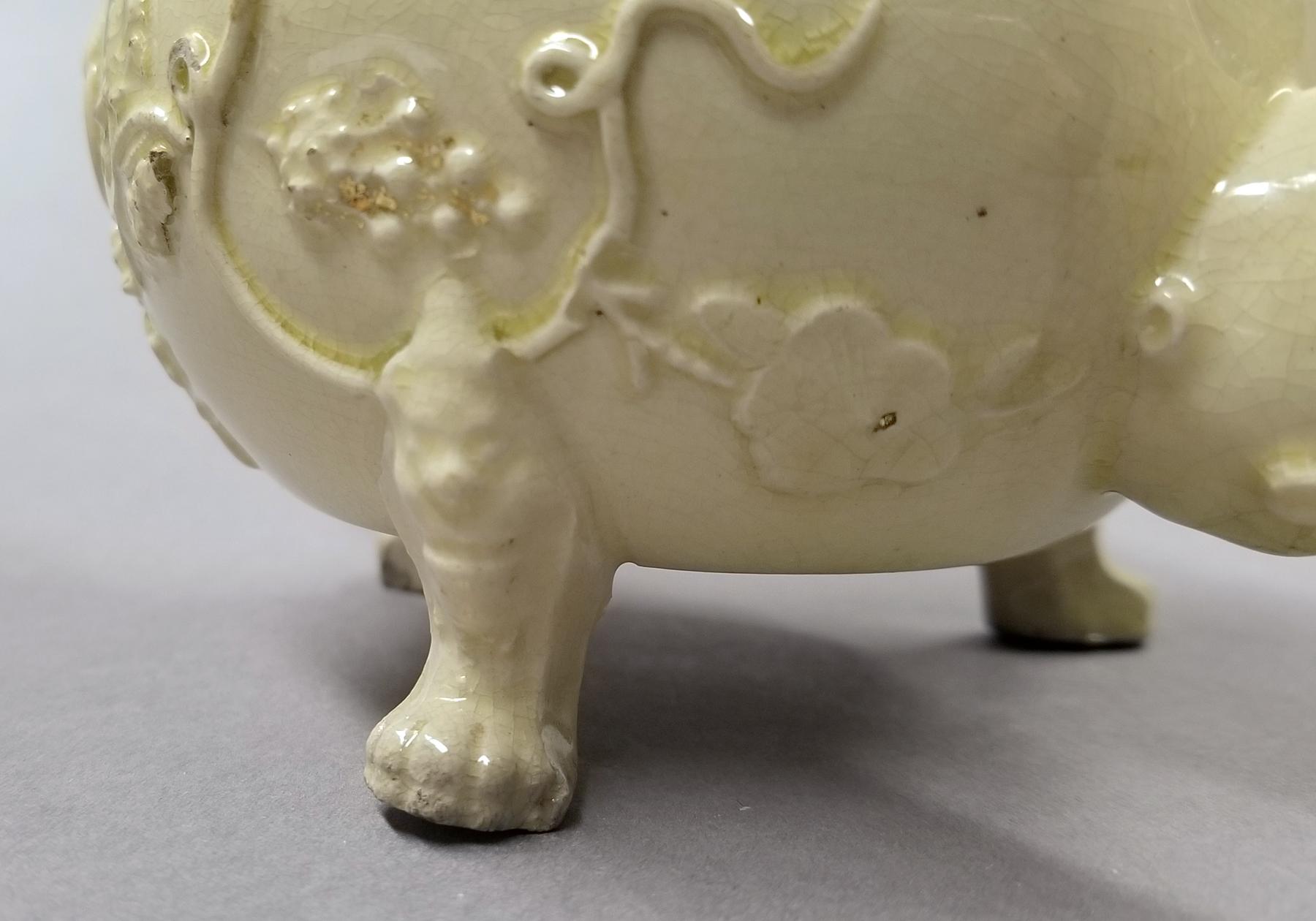 2024.0014.037 A,B Teapot foot det