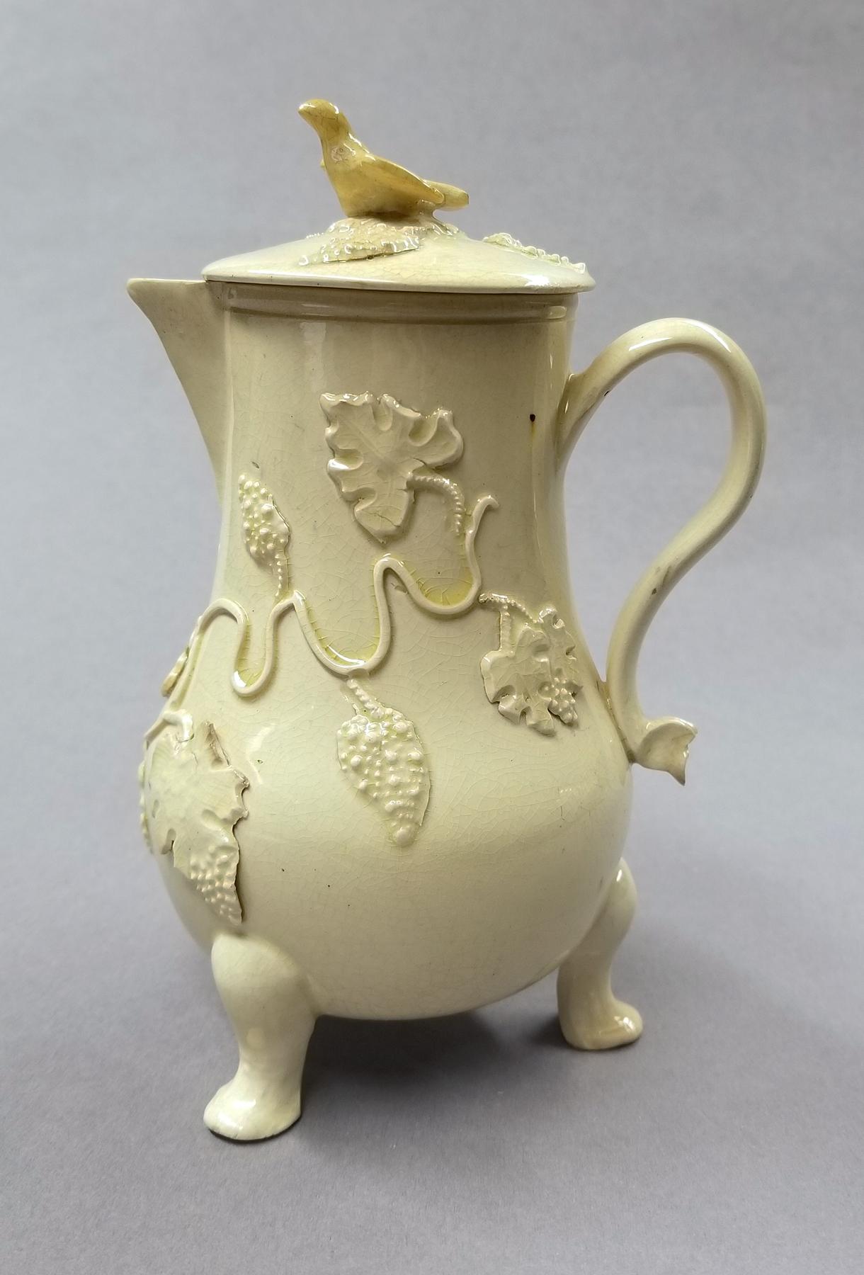 2024.0014.038 A,B Milk jug side 1