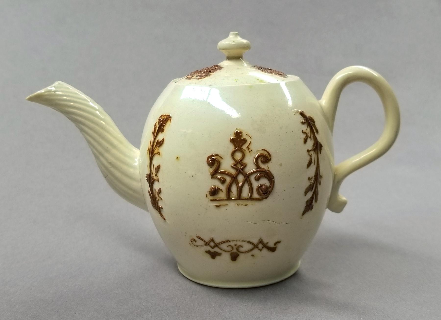 2024.0014.038 A,B Teapot side 1