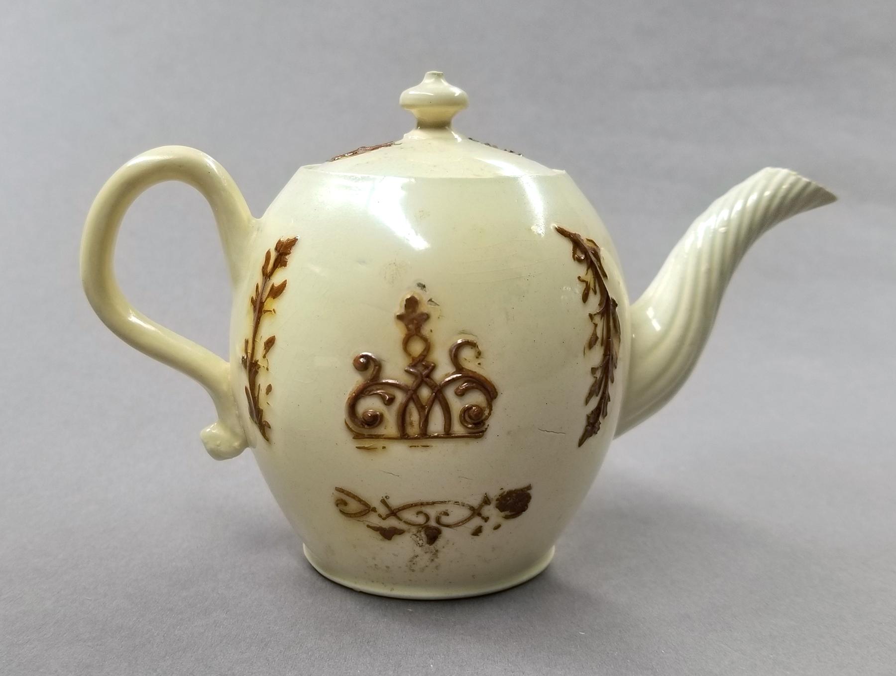 2024.0014.038 A,B Teapot side 2