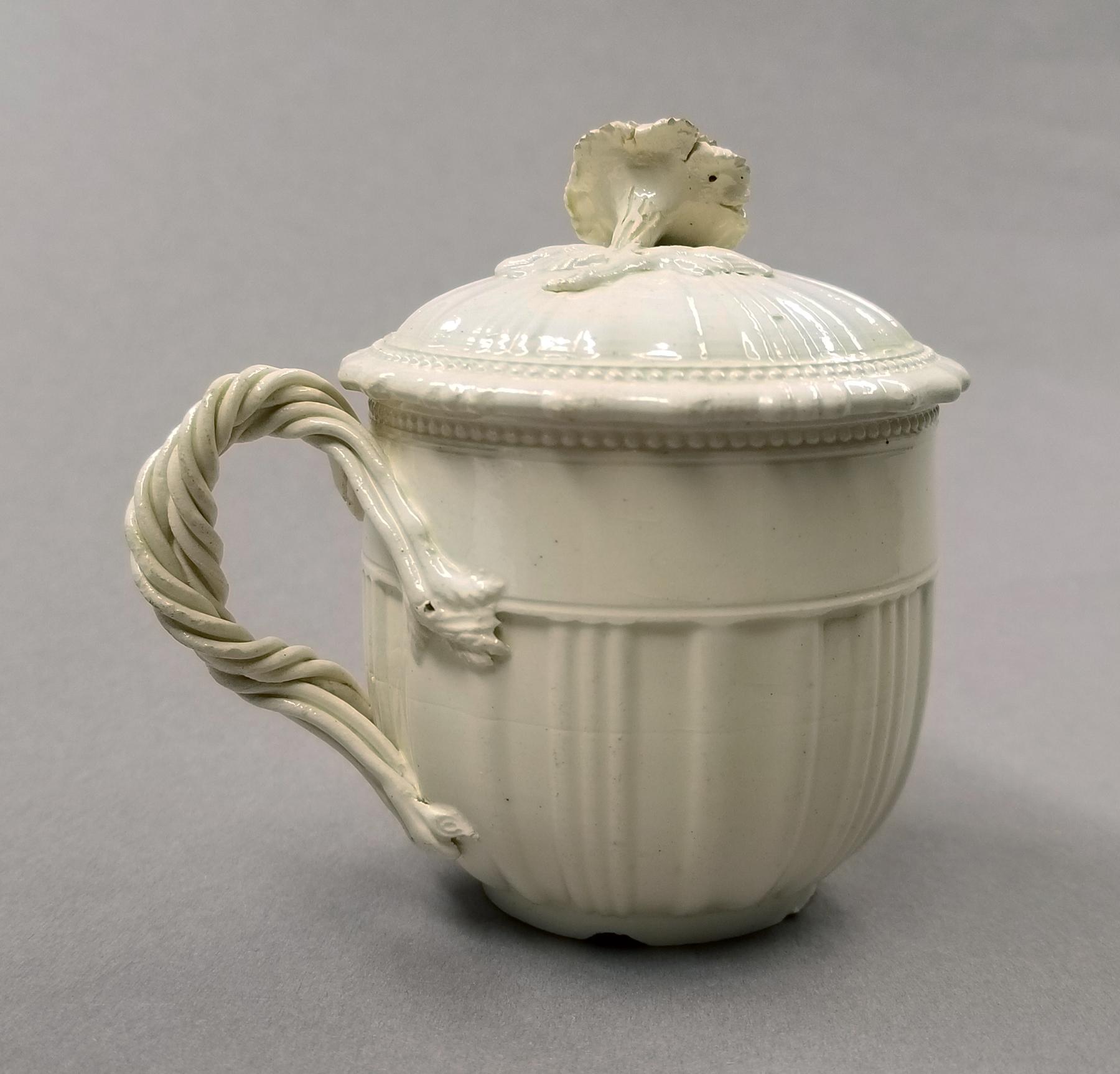 2024.0014.041 A,B Pot de creme side 1