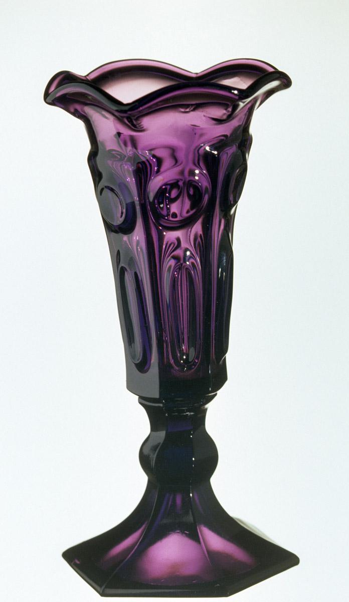 1959.3000 Glass vase