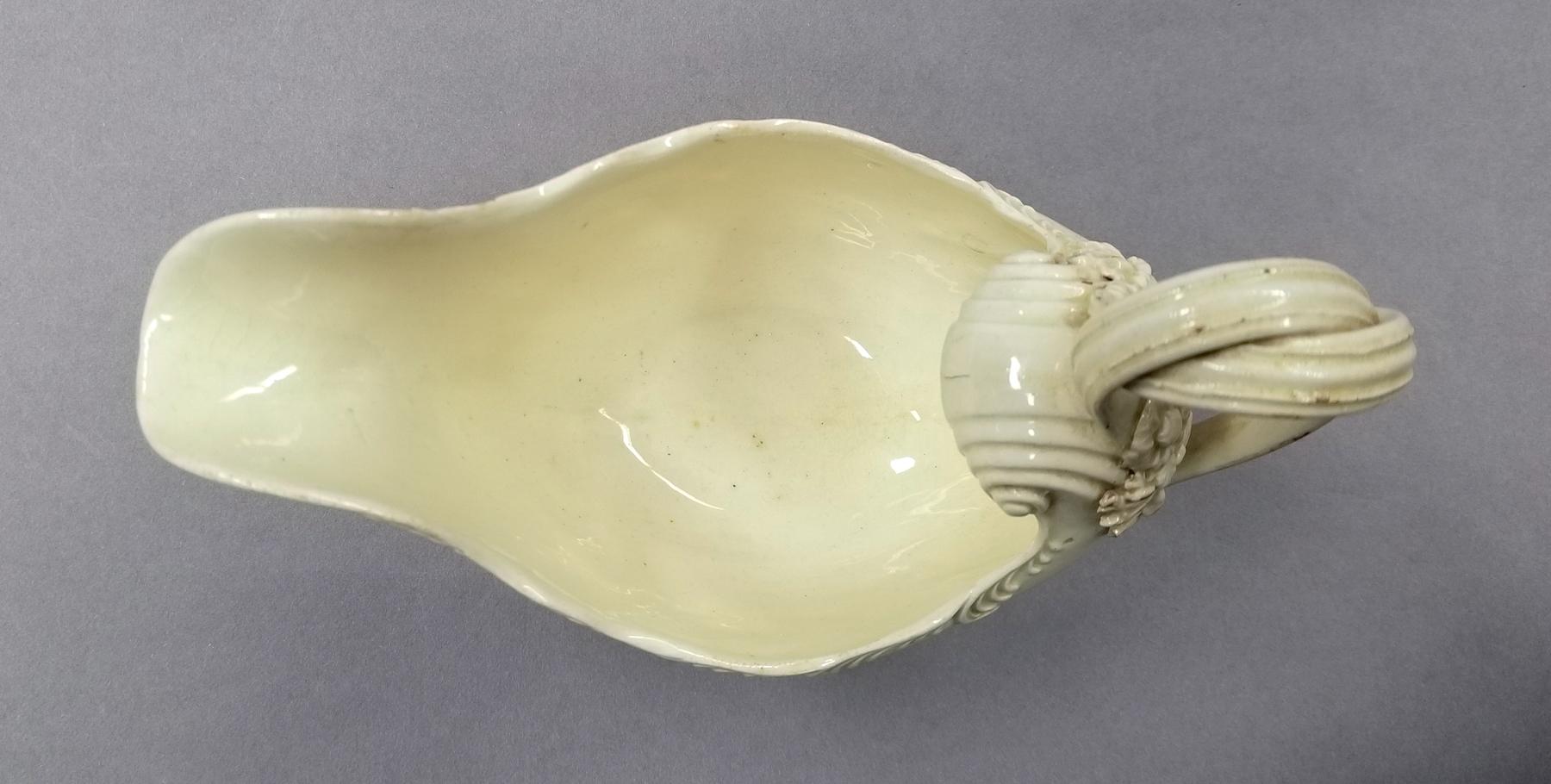 2024.0014.044 Sauceboat top