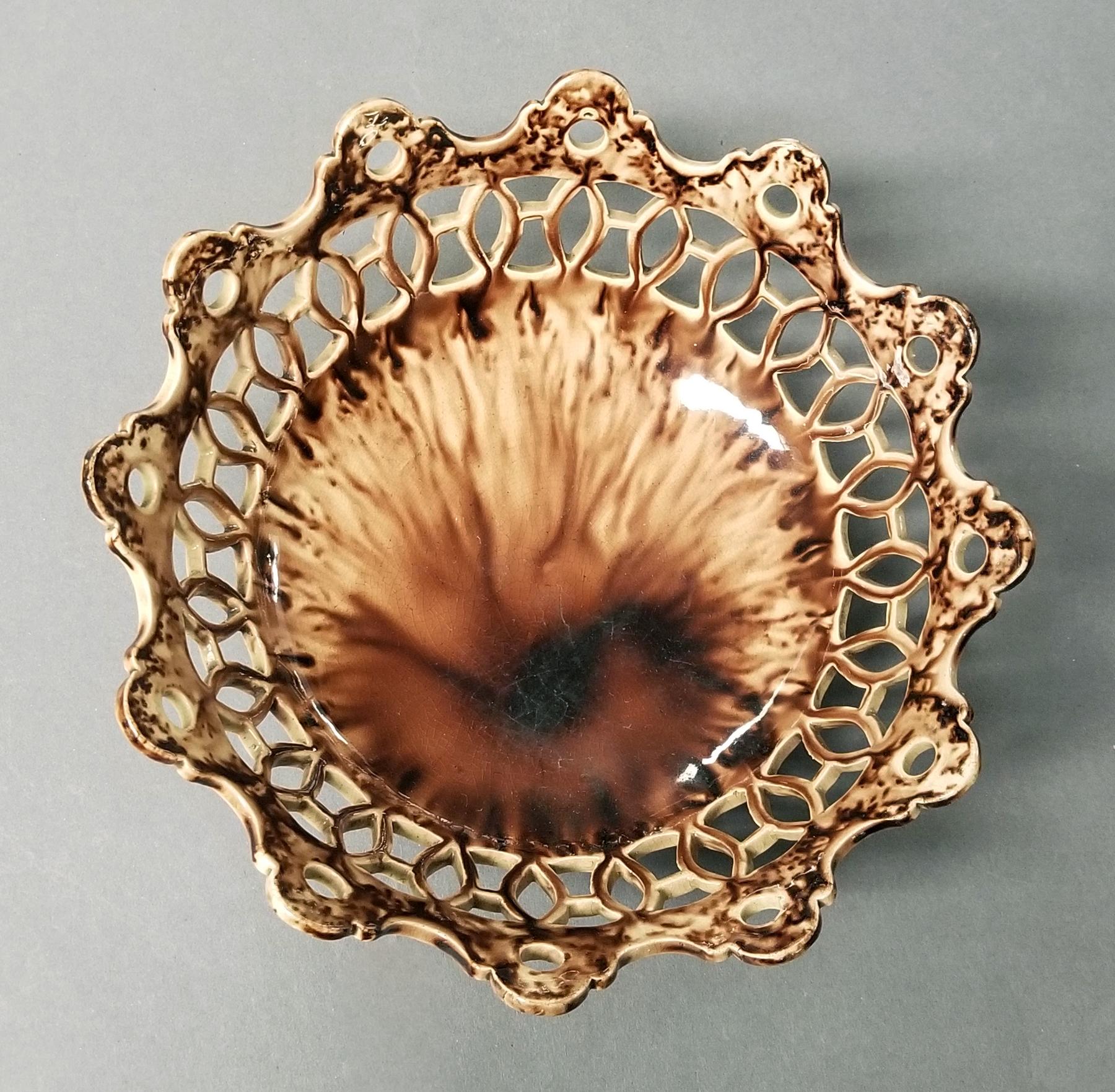 2024.0014.048 Pierced bowl or basket top