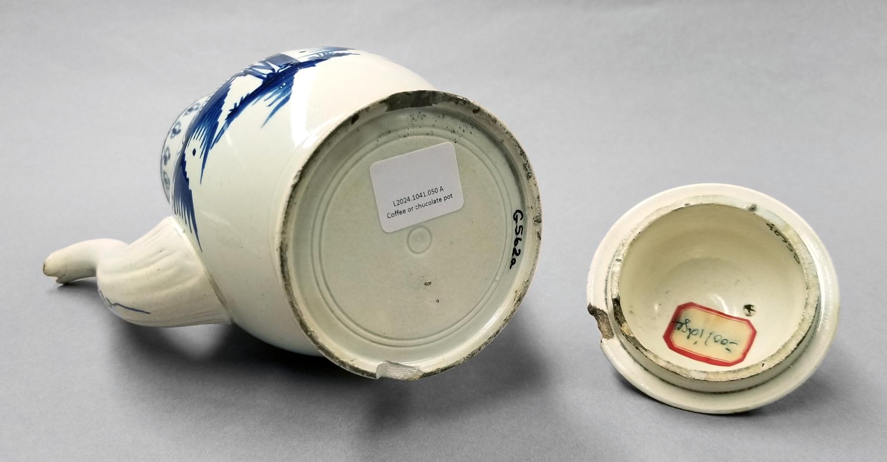 2024.0014.050 A,B Coffeepot underside