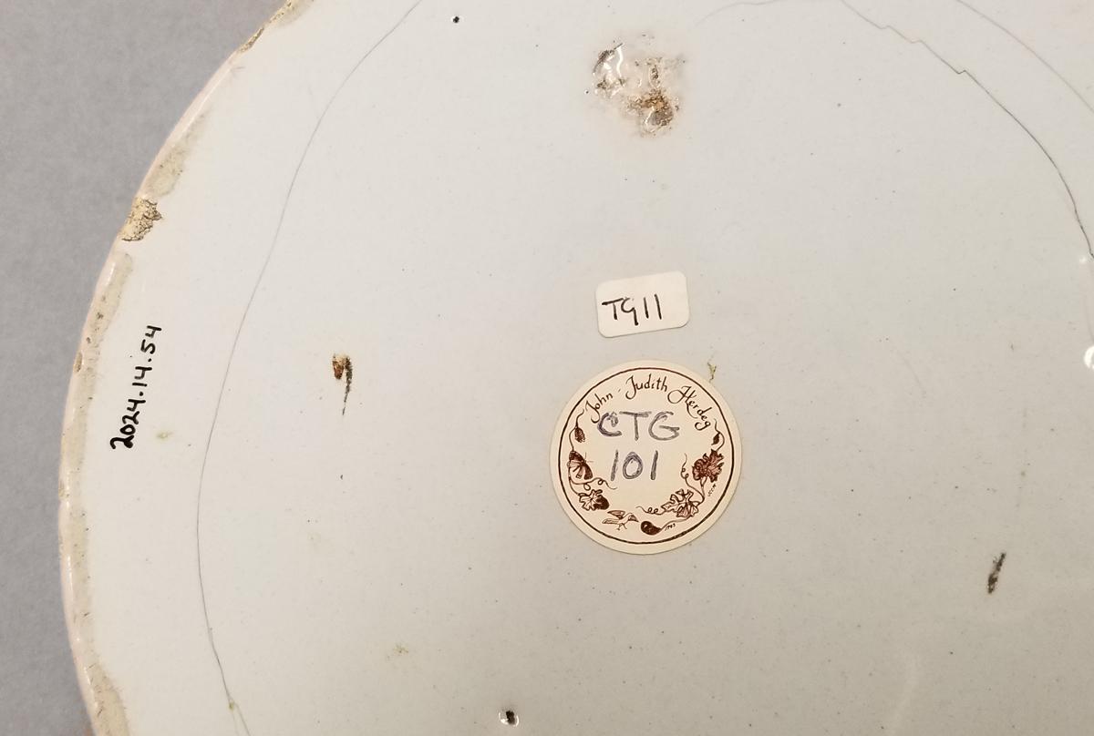 2024.0014.054 Char dish bottom detail