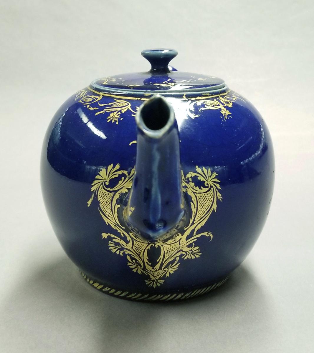 2024.0014.056 A,B Stoneware teapot side 2