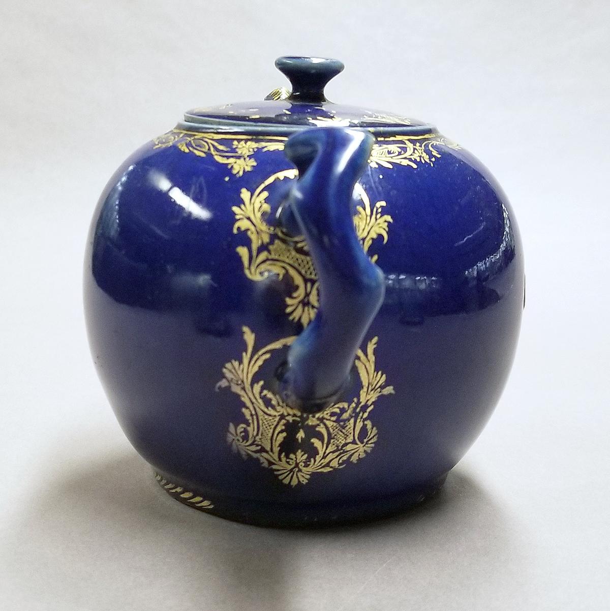 2024.0014.056 A,B Stoneware teapot side 4