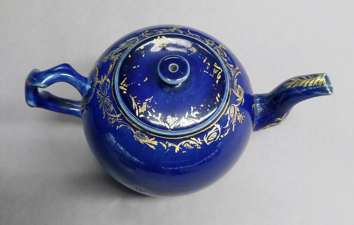 2024.0014.056 A,B Stoneware teapot top