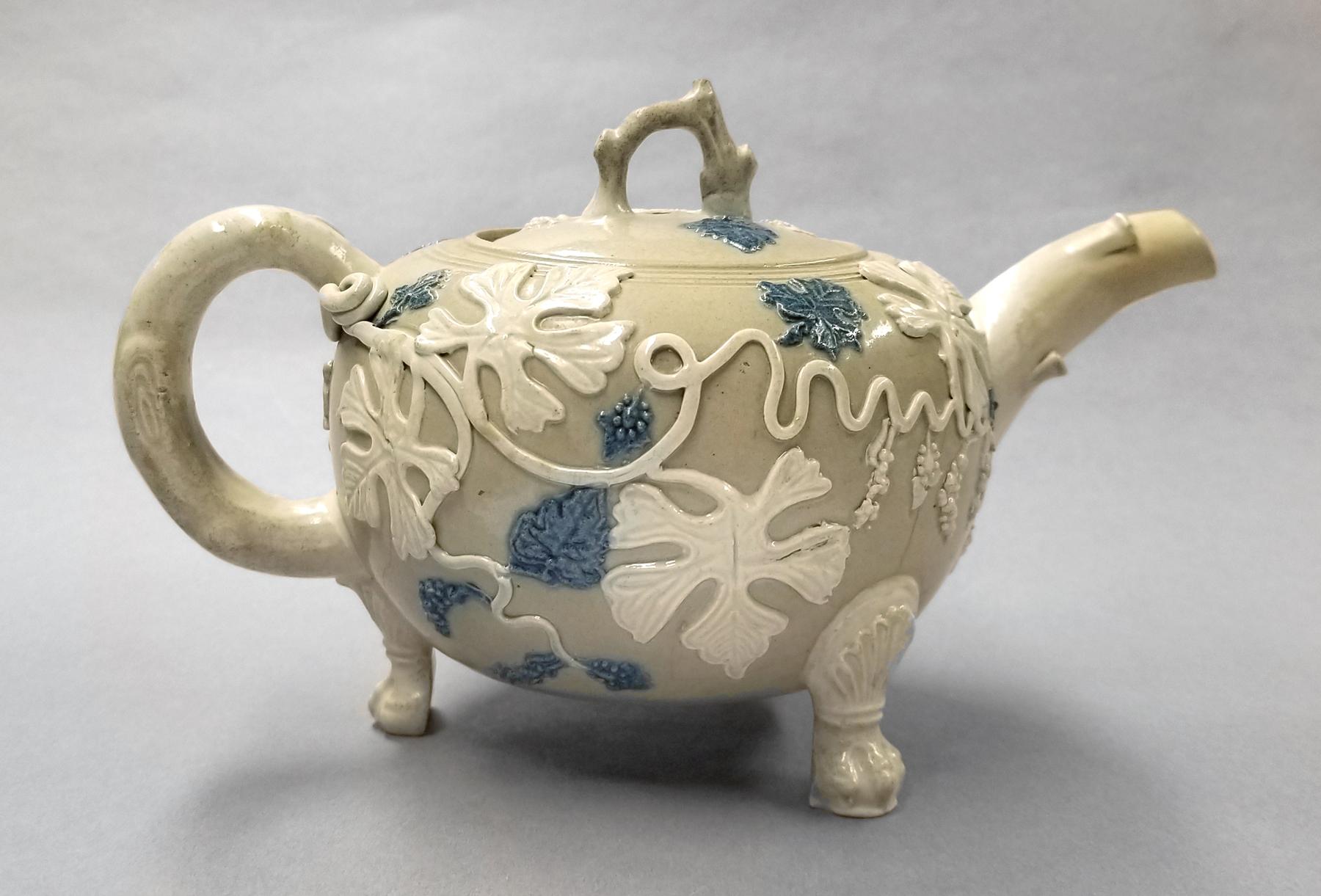 2024.0014.057 A Teapot side 2