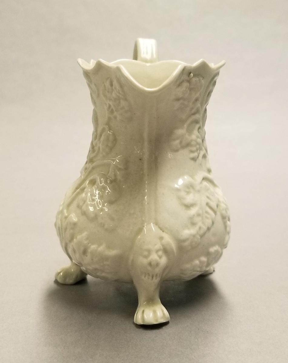 2024.0014.058 Stoneware cream jug side 2
