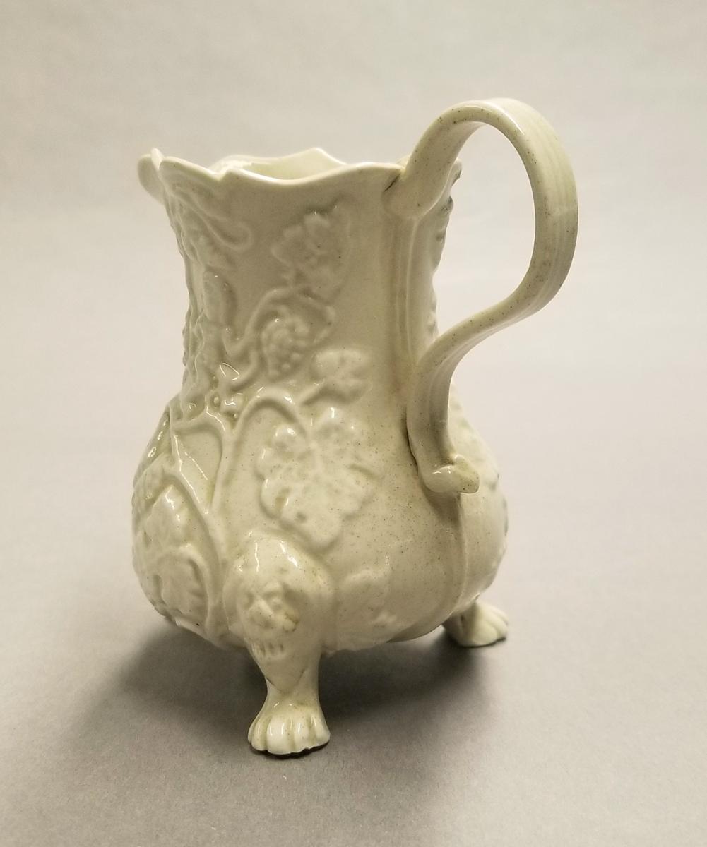 2024.0014.058 Stoneware cream jug side 4