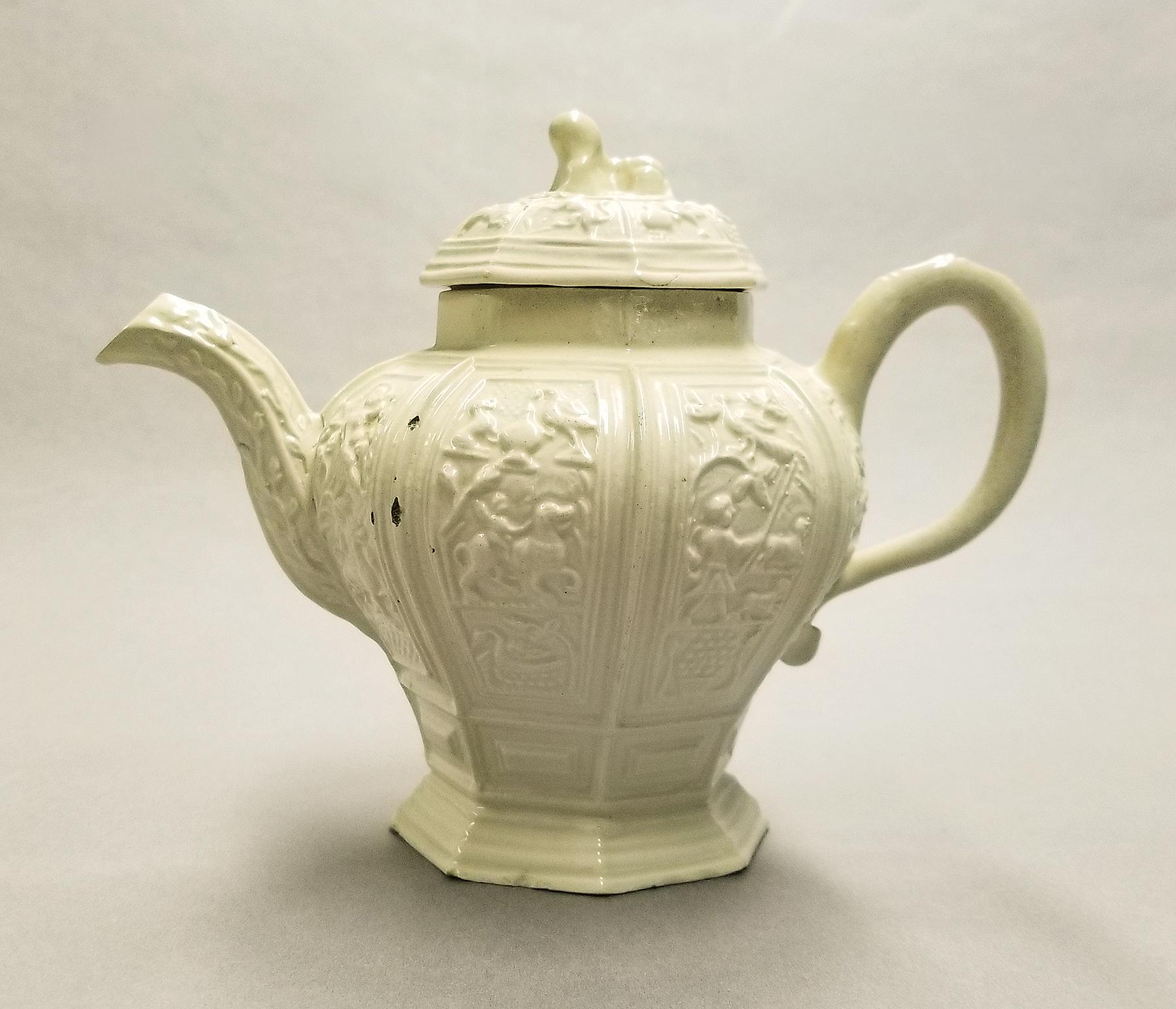 2024.0014.059 A,B Stoneware teapot side 1