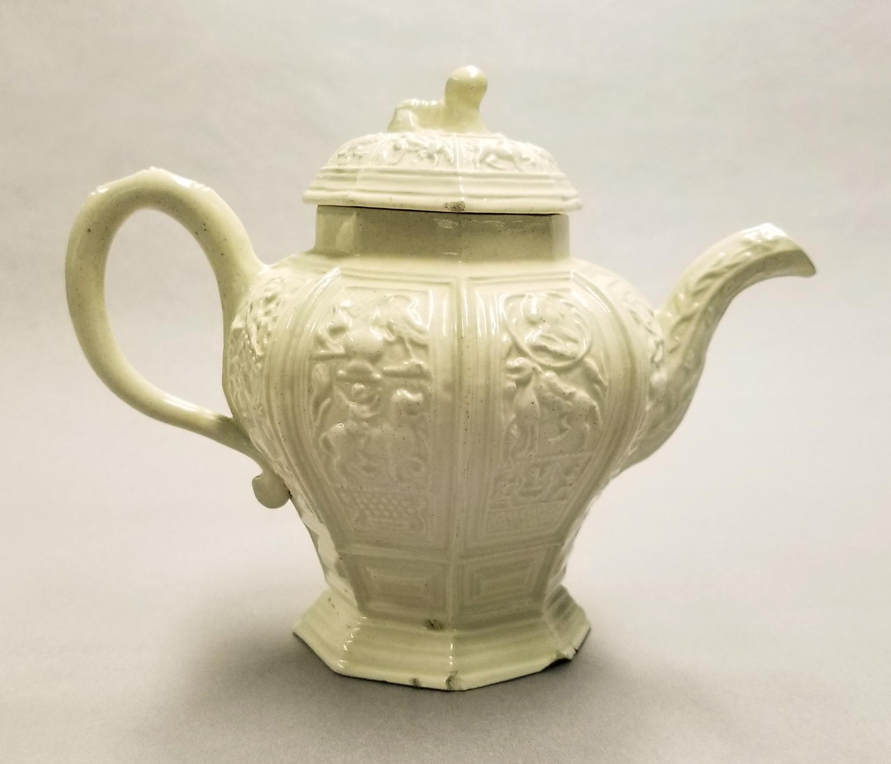 2024.0014.059 A,B Stoneware teapot side 3
