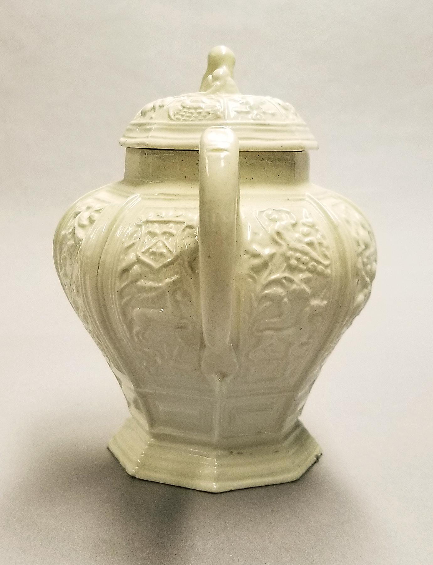 2024.0014.059 A,B Stoneware teapot side 4