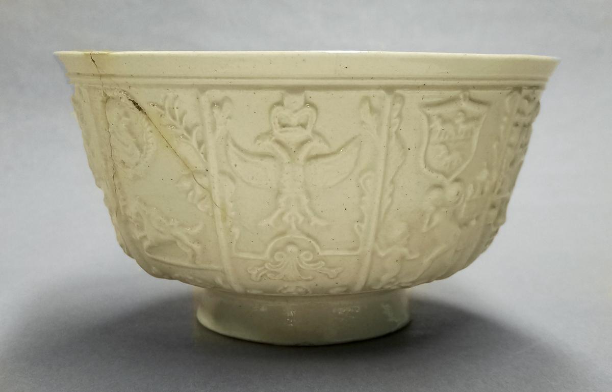 2024.0014.060 Stoneware bowl side 2