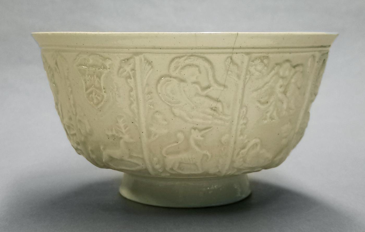 2024.0014.060 Stoneware bowl side 3
