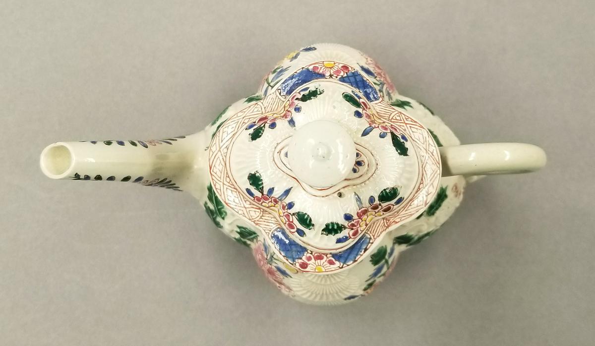 2024.0014.061 A,B Teapot top view