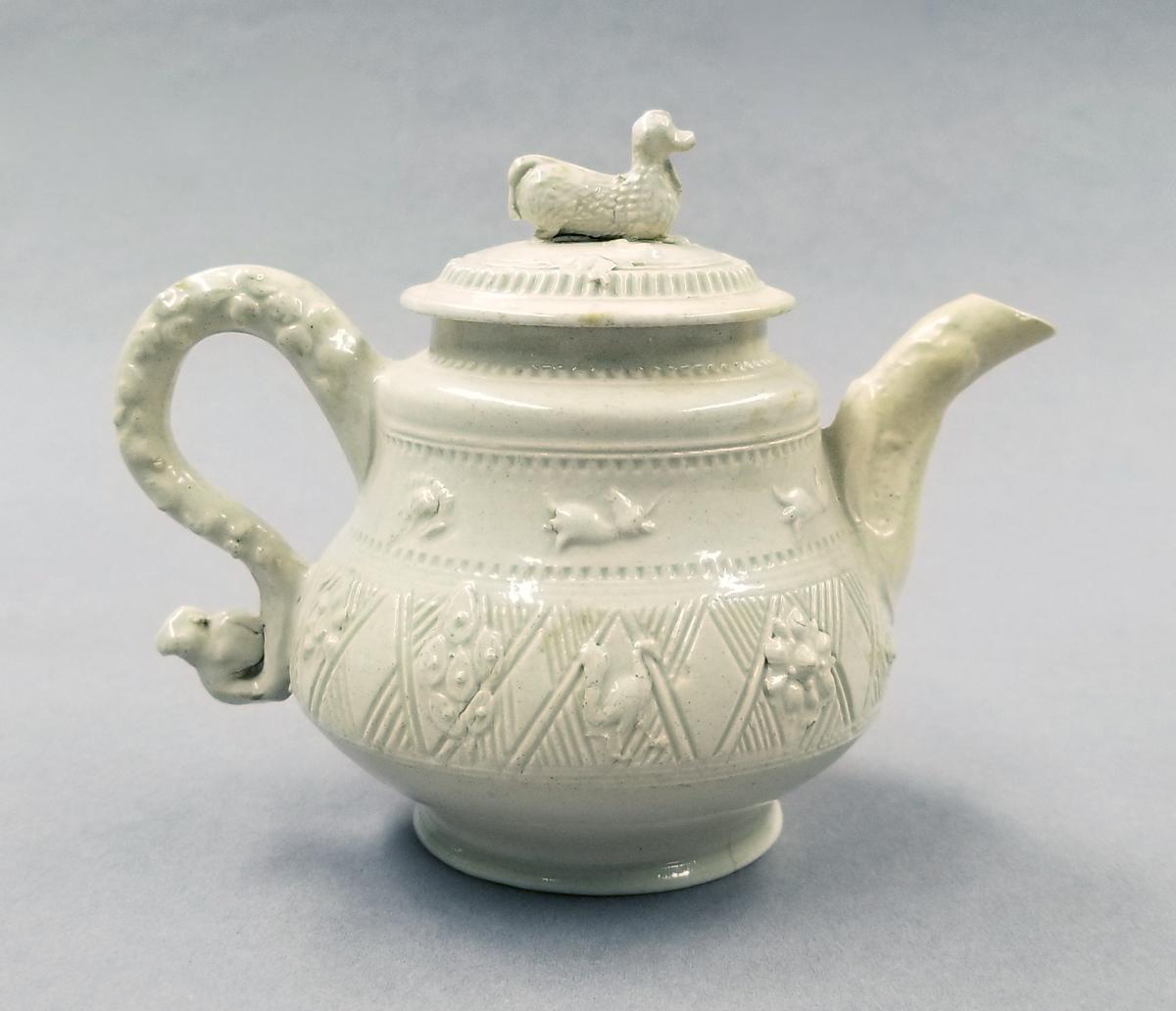 2024.0014.062 A,B Teapot side 3