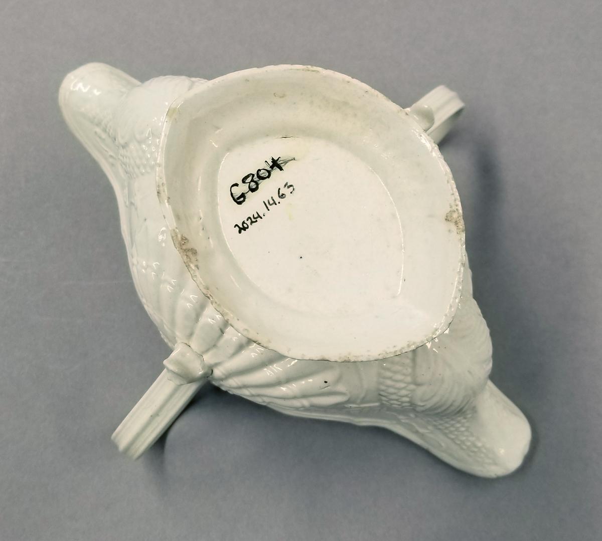 2024.0014.063 Sauceboat underside