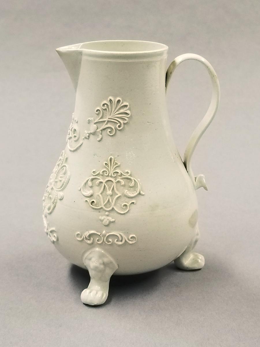 2024.0014.064 Cream jug side 1