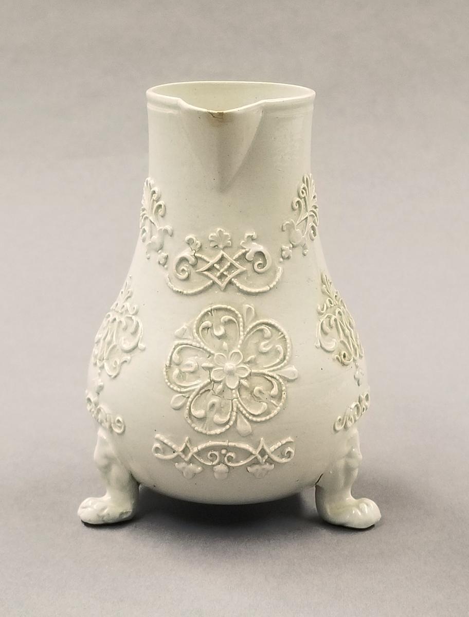 2024.0014.064 Cream jug side 2