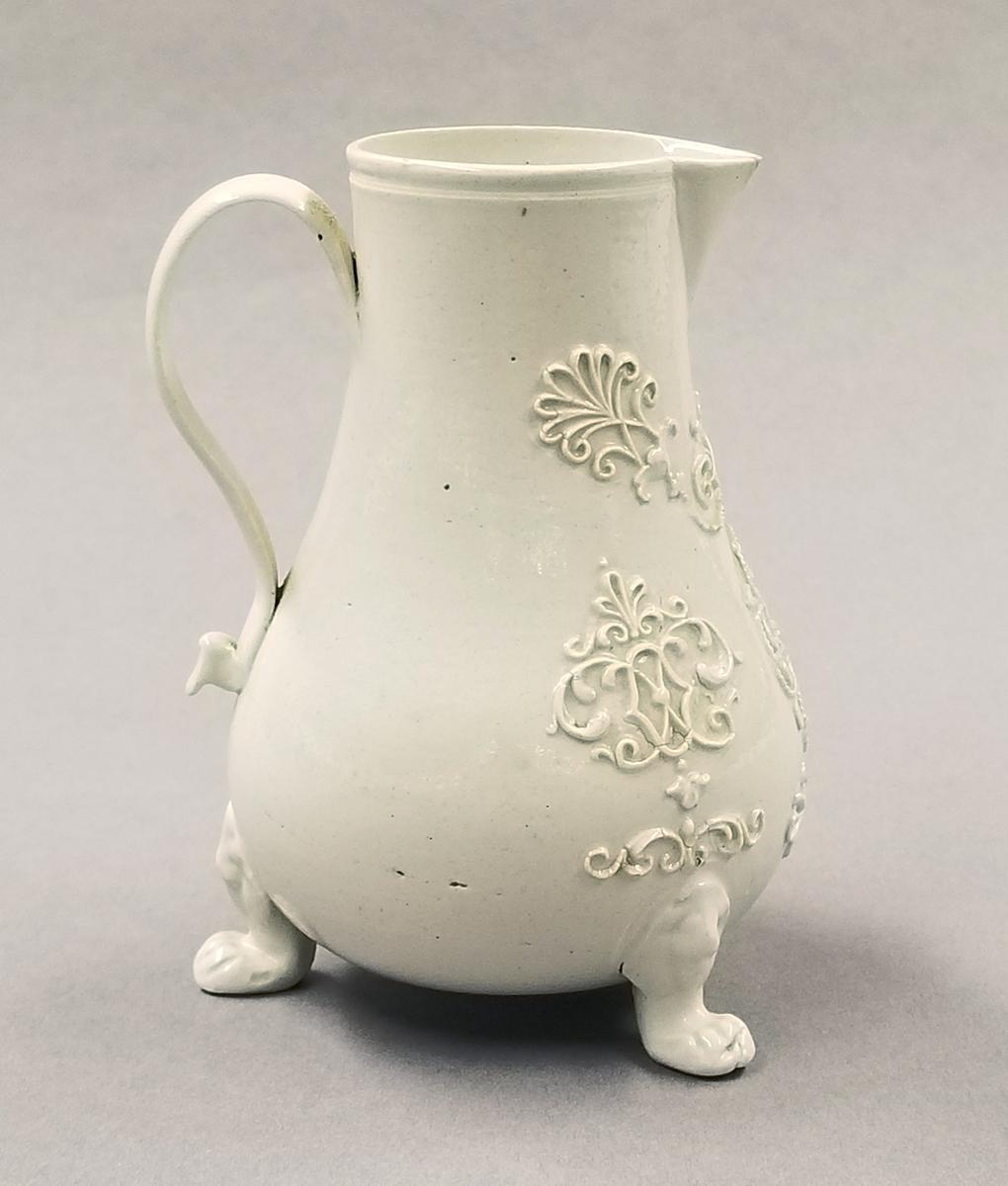 2024.0014.064 Cream jug side 3