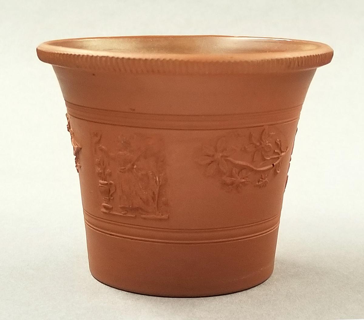 2024.0014.068 Flowerpot side 1