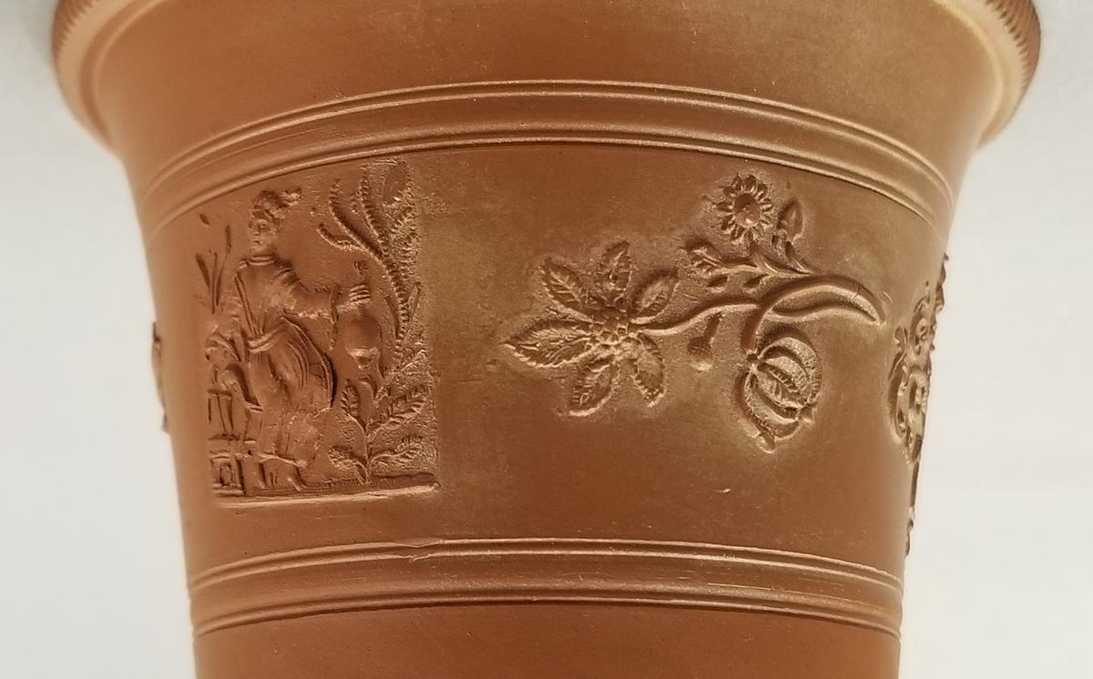 2024.0014.068 Flowerpot side 3 detail