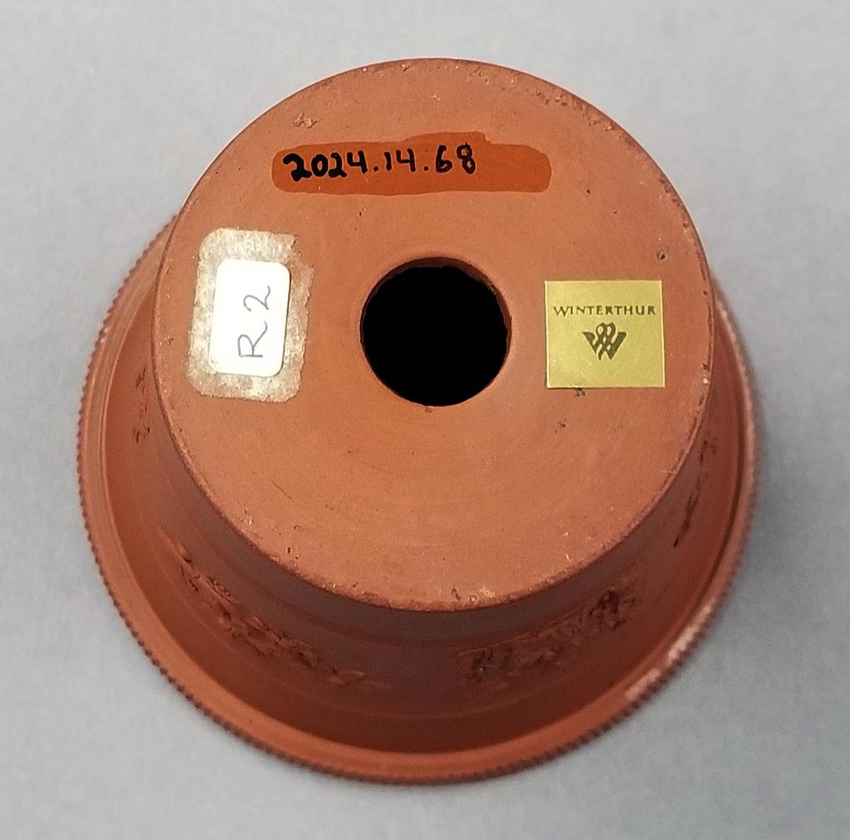 2024.0014.068 Flowerpot underside