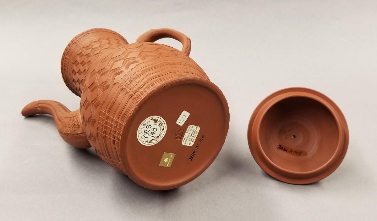 2024.0014.070 A,B Coffeepot underside