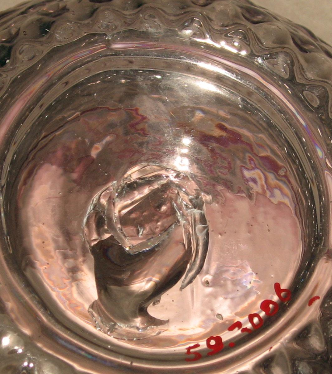 1959.3006 Glass jug (underside)