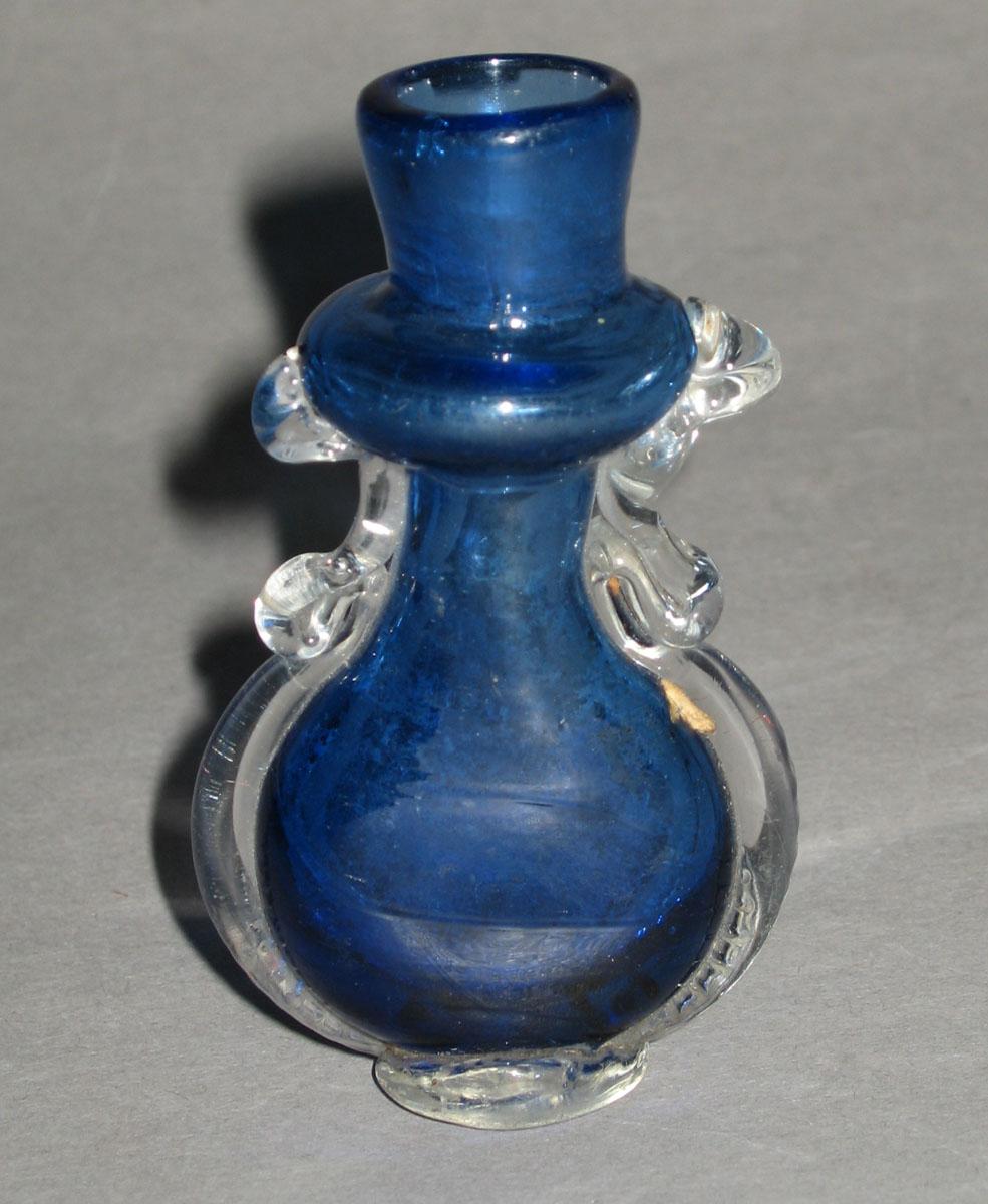 1959.3013 Glass scent bottle