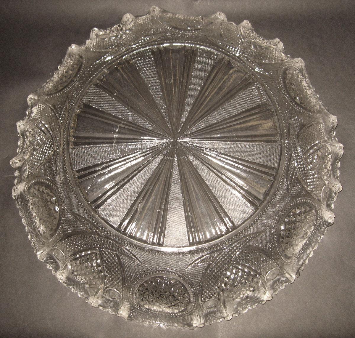 1959.3015 Glass bowl (underside)