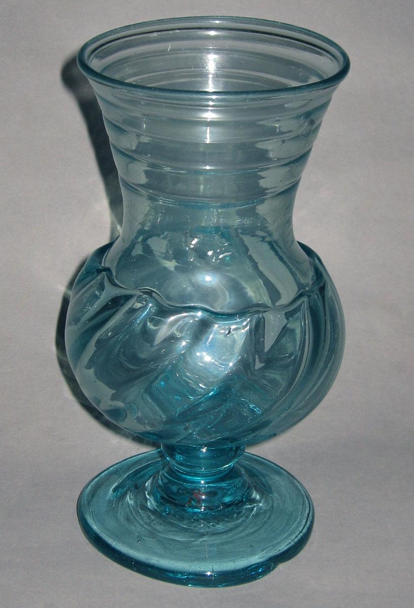 1959.3017 Nonlead glass celery vase