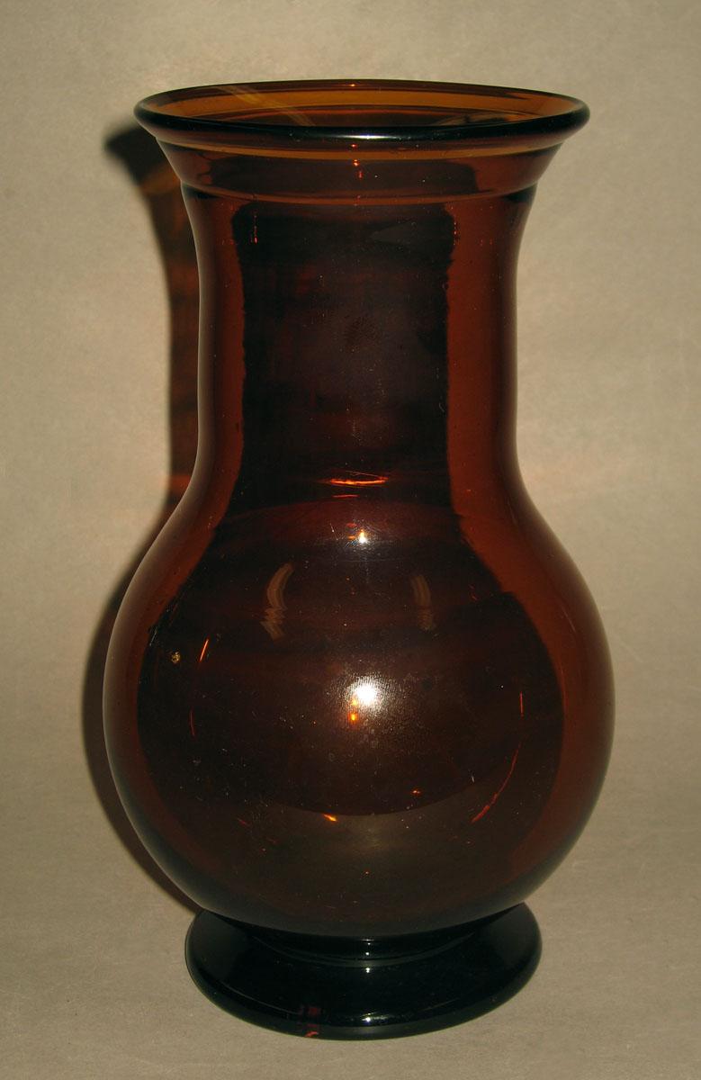 1959.3019 Glass vase