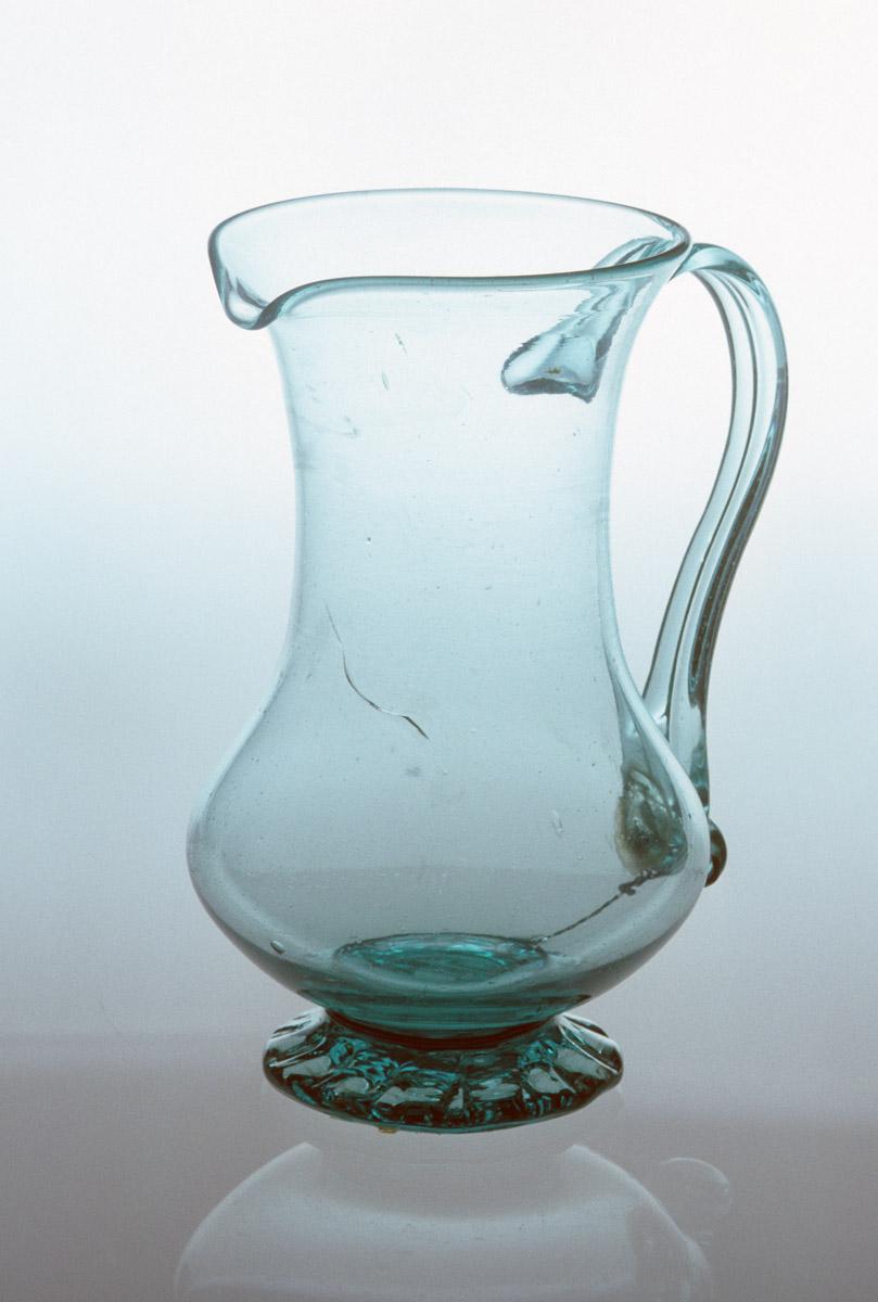 1959.3020 Glass jug