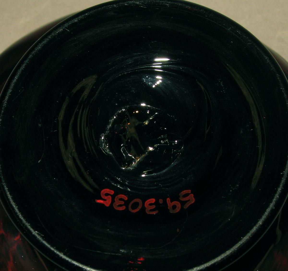 1959.3035 Glass compote (underside)