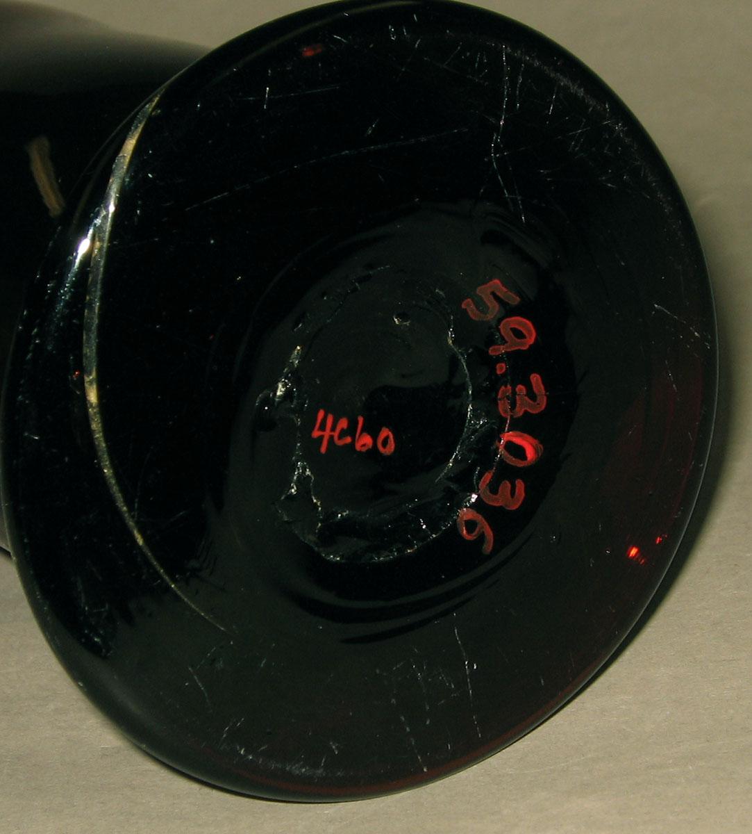 1959.3036 Glass vase (underside)