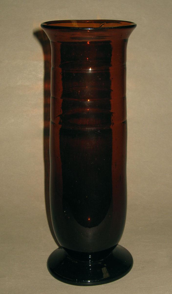 1959.3037 Glass vase