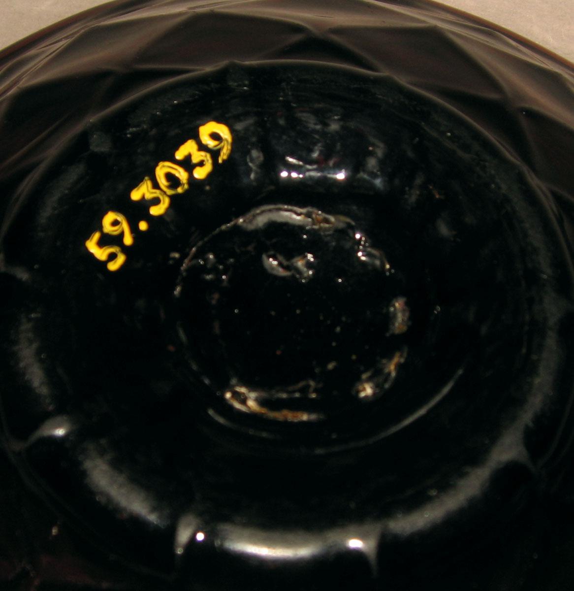 1959.3039 Glass dish (underside)