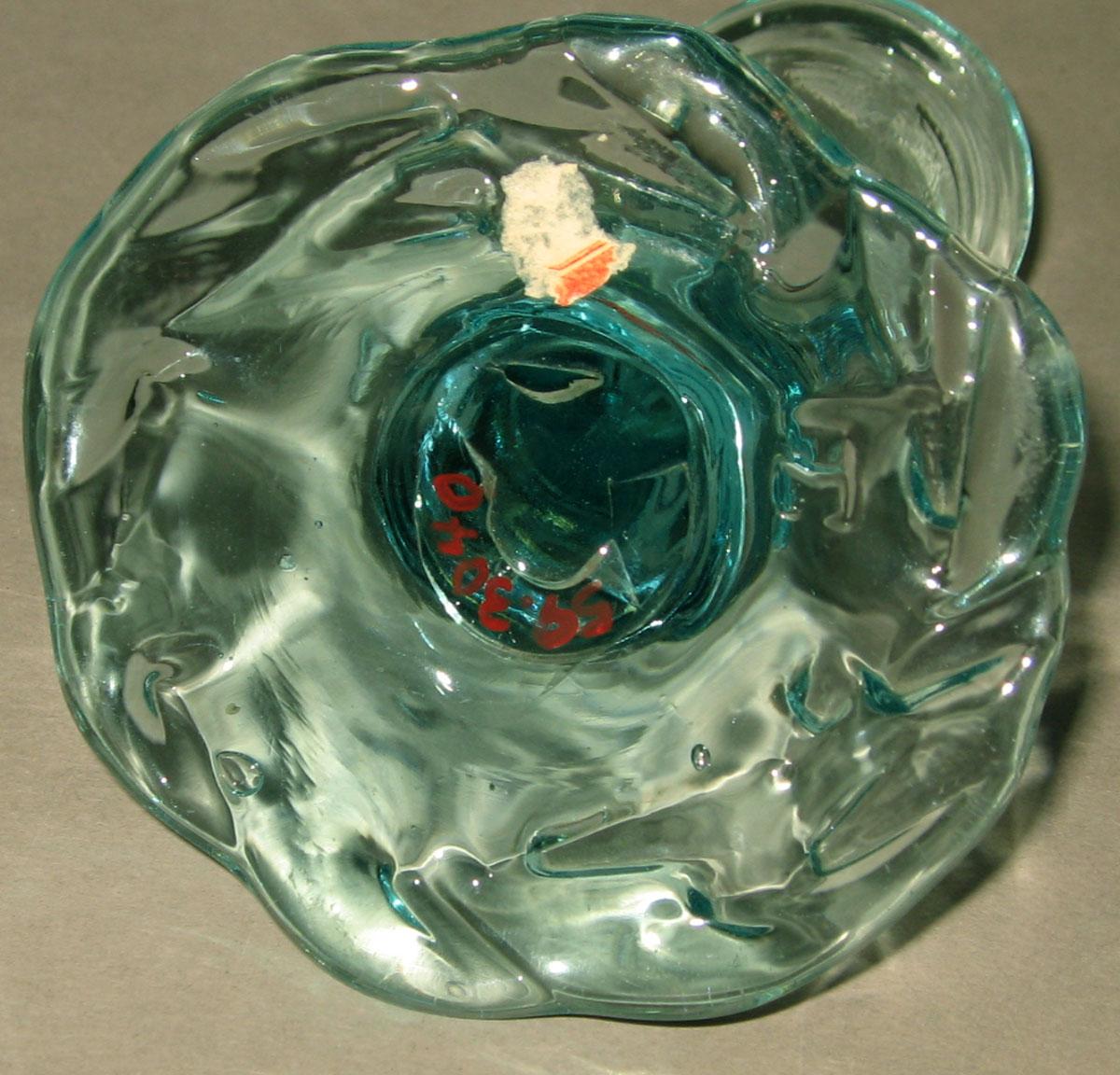 1959.3040 Glass chamberstick (underside)